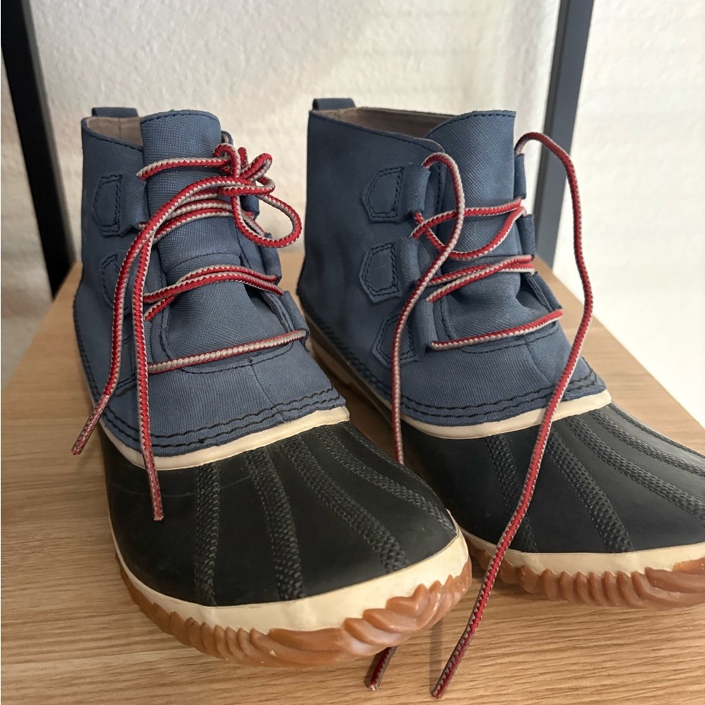 Sorel Blue and Black Boots with Red Accents